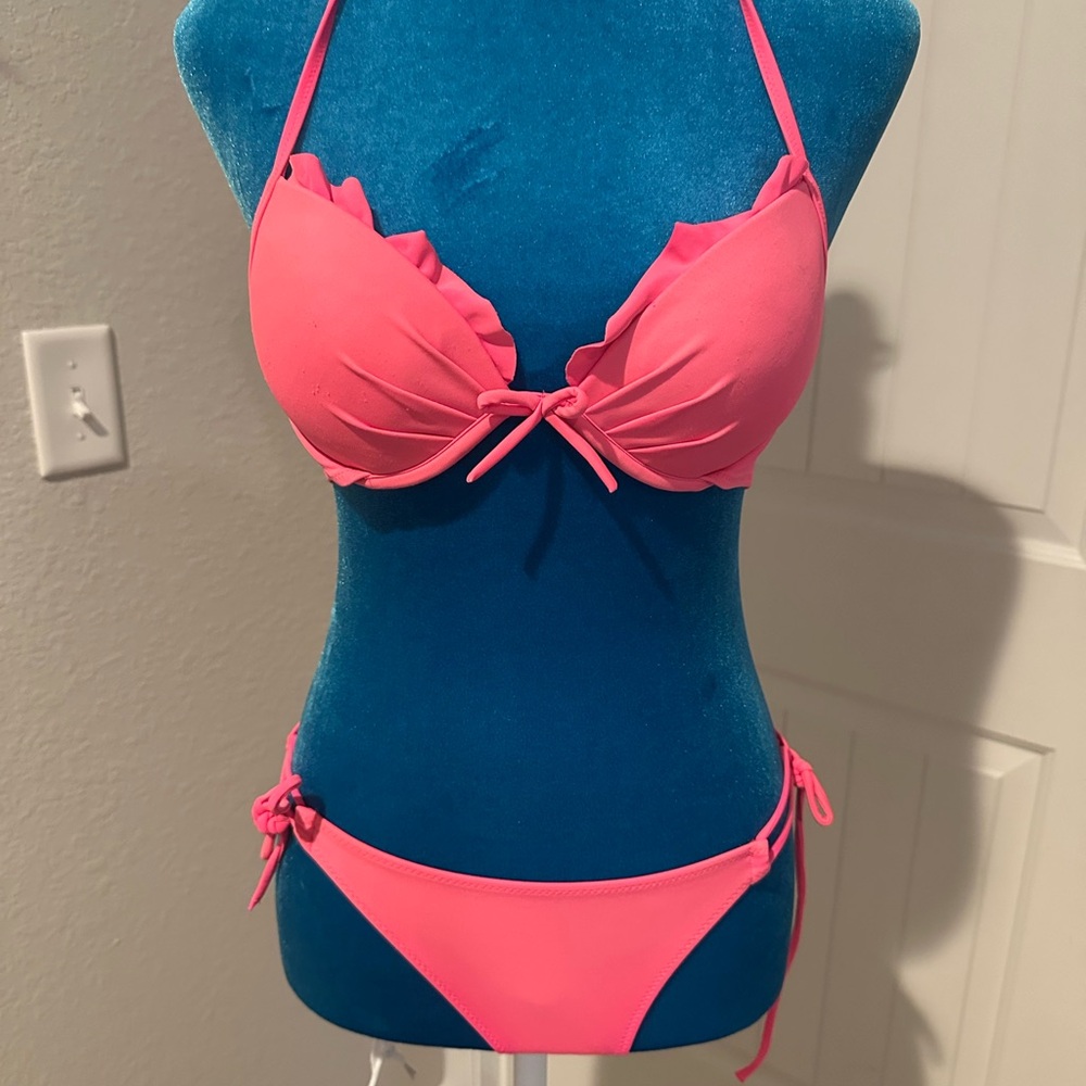 Sold: Victoria’s Secret Hot Pink Bikini Set – 32B Top